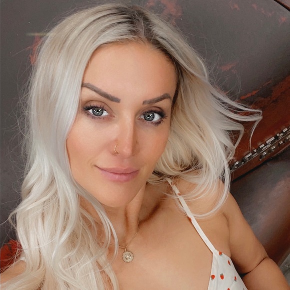 Meet your Posher, Sandy - Picture 1 of 1